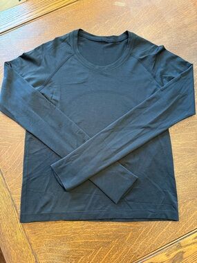 EUC Black Lululemon Swiftly Tech Long Sleeve 2.0 Race Length - Size 10